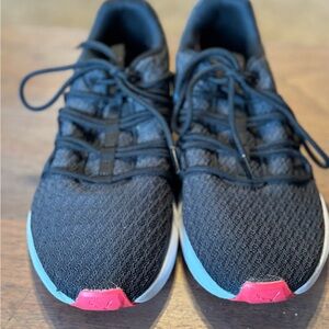 Puma Women’s Prowl Alt Neon Training Sneakers Size 11